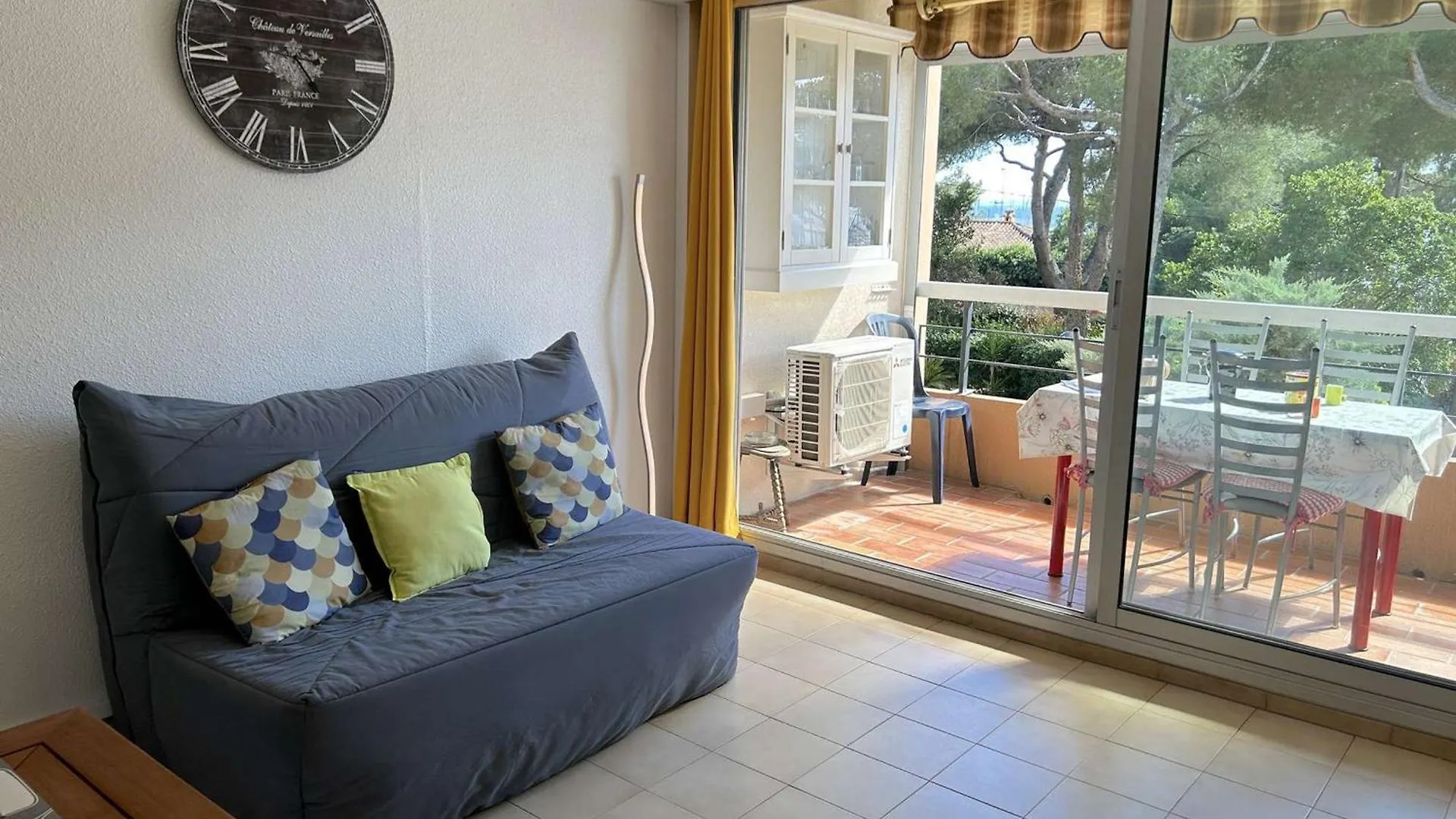 Studio Cabine Climatise Avec Terrasse Et Garage - 4 Couchages, St Raphael - Fr-1-226A-180 Saint-Raphael  Apartment Saint-Raphael (Var)