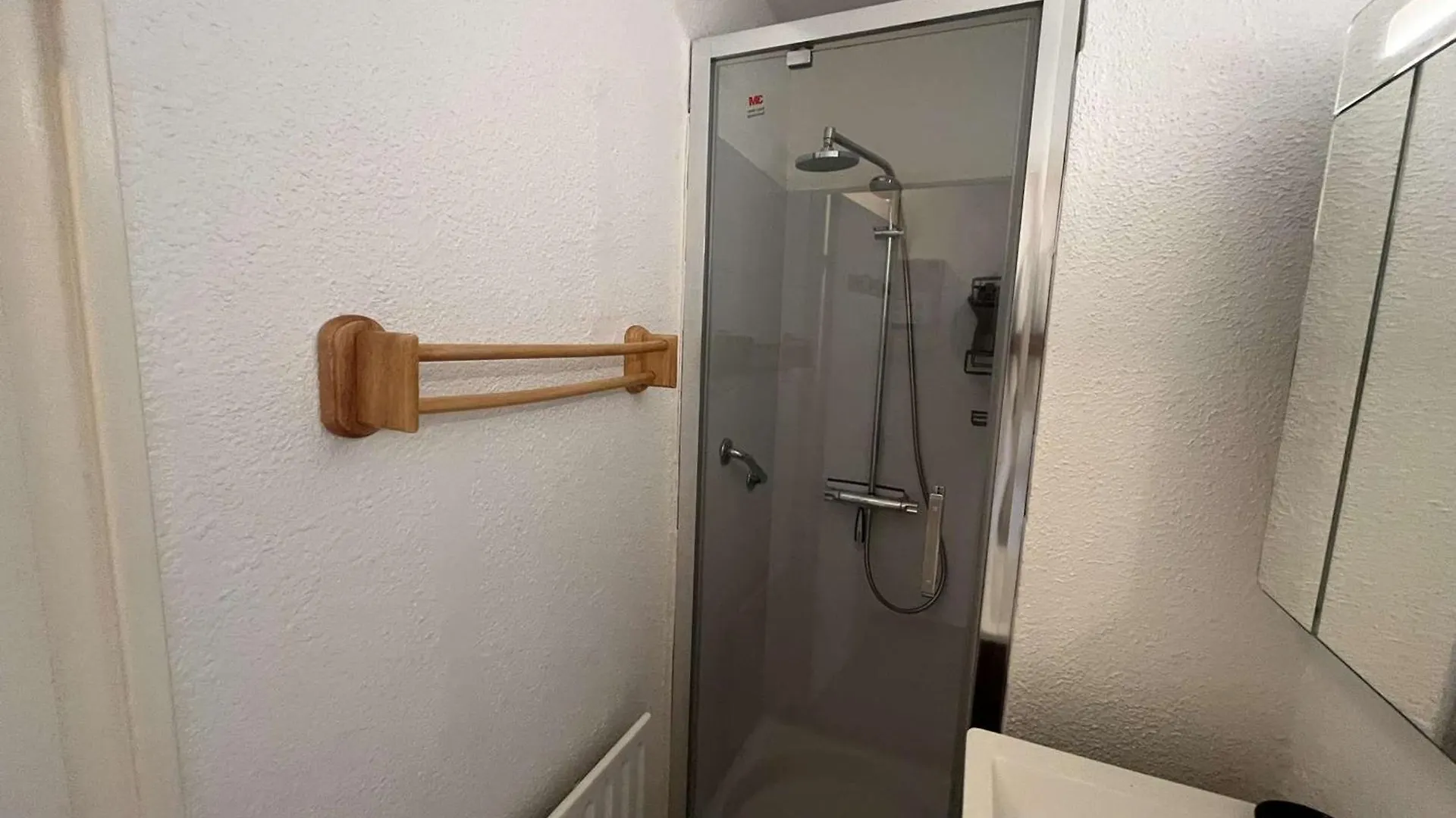 Studio Cabine Climatise Avec Terrasse Et Garage - 4 Couchages, St Raphael - Fr-1-226A-180 Saint-Raphael  Apartment