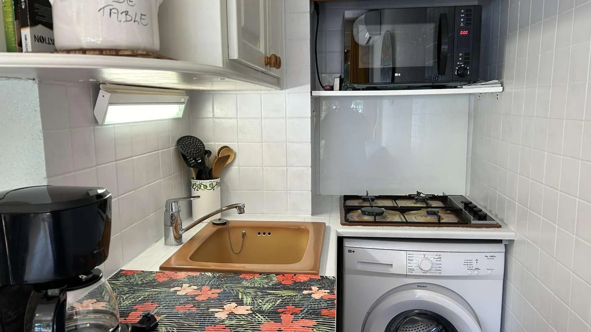 Studio Cabine Climatise Avec Terrasse Et Garage - 4 Couchages, St Raphael - Fr-1-226A-180 Saint-Raphael  Apartment Saint-Raphael (Var)